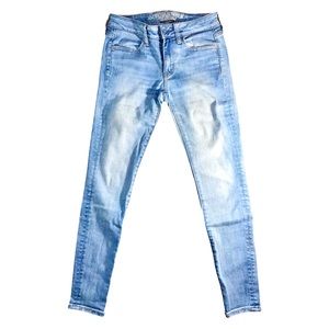 American Eagle Lightwash Skinny Jeans